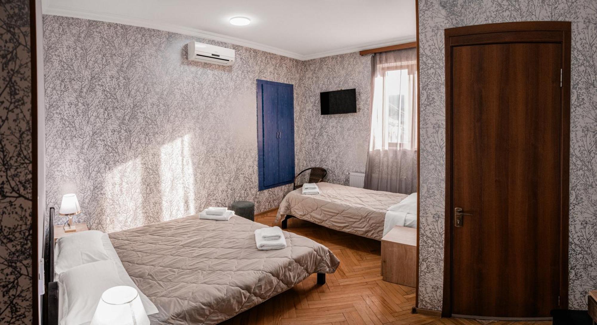 Lotus Hotel Tbilisi Esterno foto